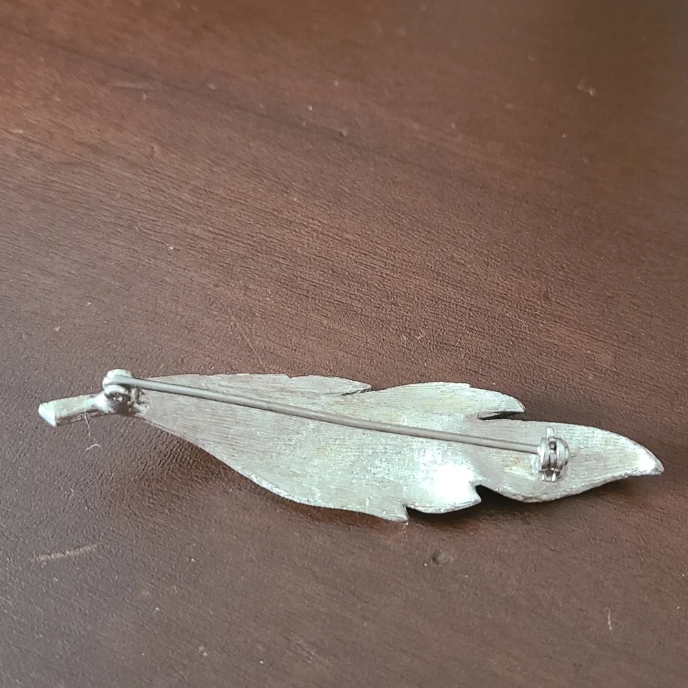 SALE! Vintage Silver Tone Feather Brooch